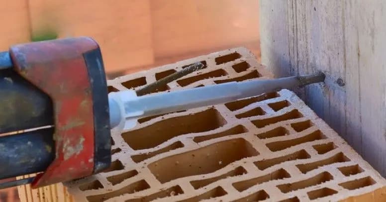 Klej do wklejania kotew: skuteczne rozwiązania i porównanie cen