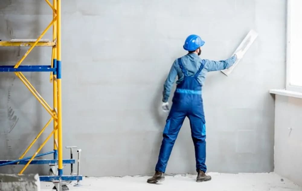 Jaki grunt pod tynk cementowy? Wybierz najlepszy preparat i uniknij problemów