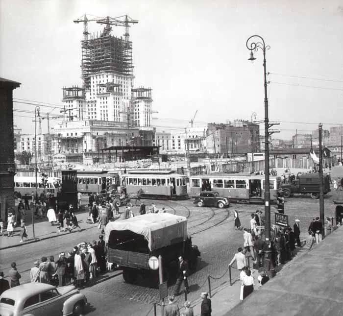 Kiedy wybudowano Pałac Kultury i Nauki? Odkryj fascynującą historię