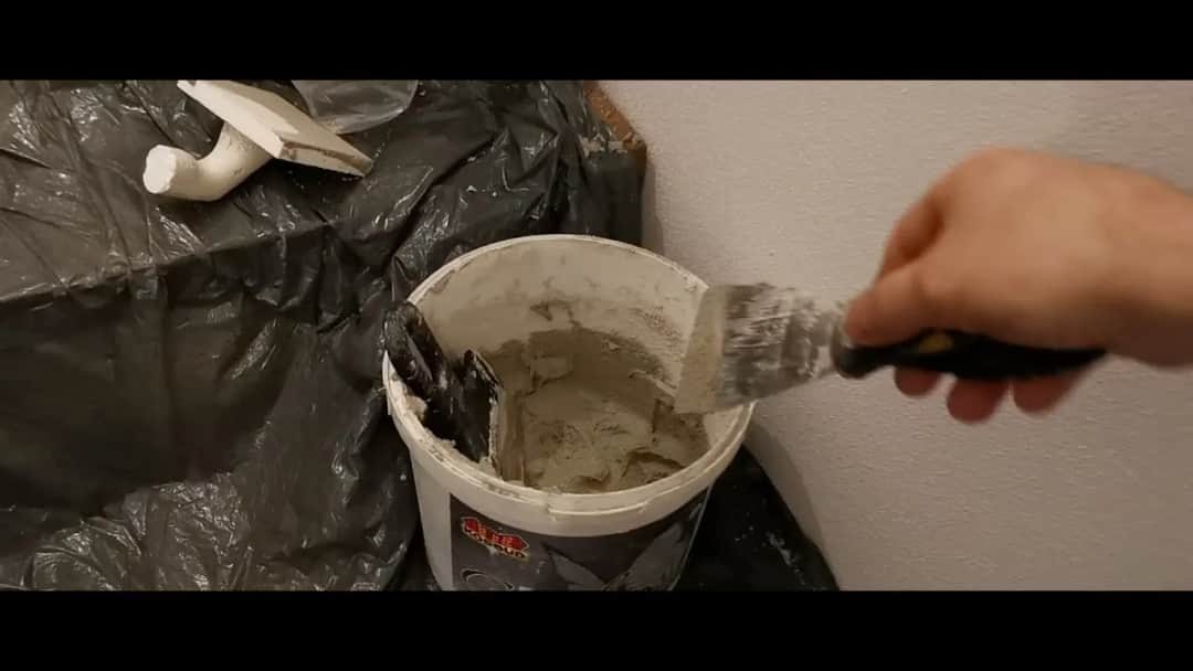 Jak skutecznie uzupełnić tynk cementowo-wapienny? Sprawdzone metody