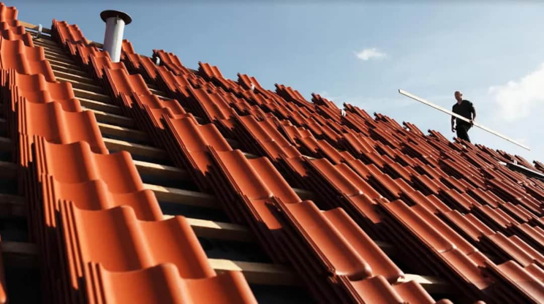 Czy dekarz to zawód? Sprawdź, co musisz wiedzieć o tej profesji