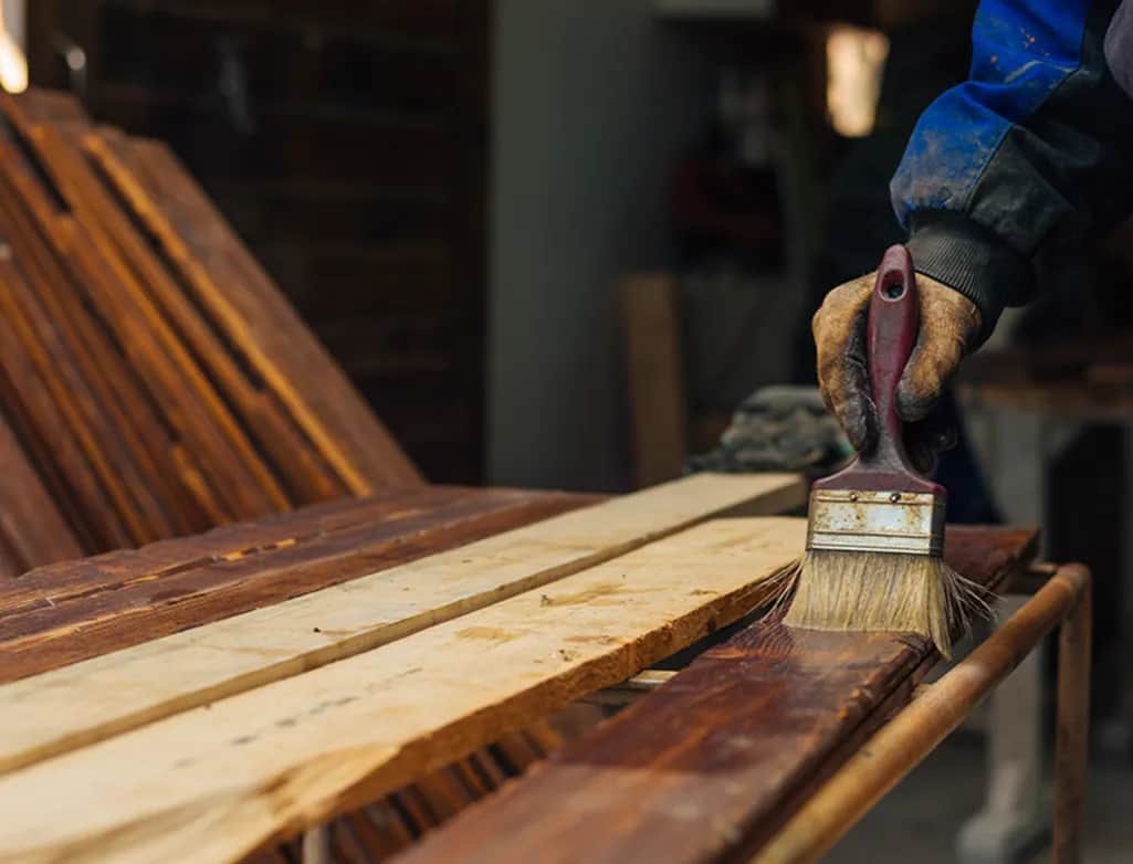 Czym impregnować legary, aby skutecznie chronić drewno przed szkodnikami?