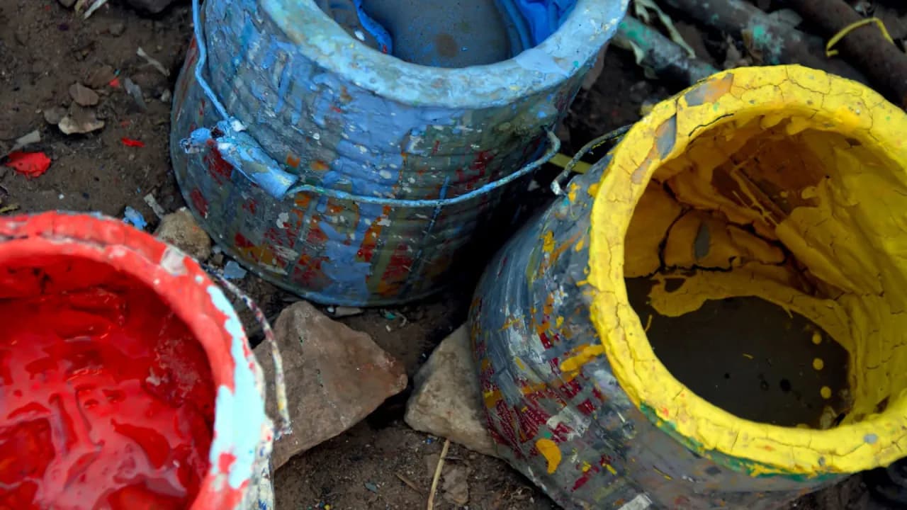 Gdzie wyrzucić farby po remoncie, aby nie zanieczyścić środowiska? Gdzie wyrzucić farby po remoncie, aby nie zanieczyścić środowiska?