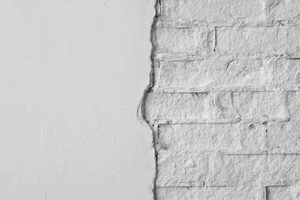 Płyta gk czy tynk: co wybrać, aby uniknąć kosztownych błędów?