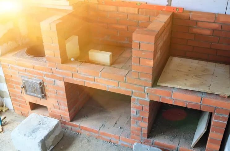 Jak wybudować grill z cegły – uniknij najczęstszych błędów i ciesz się latami użytkowania