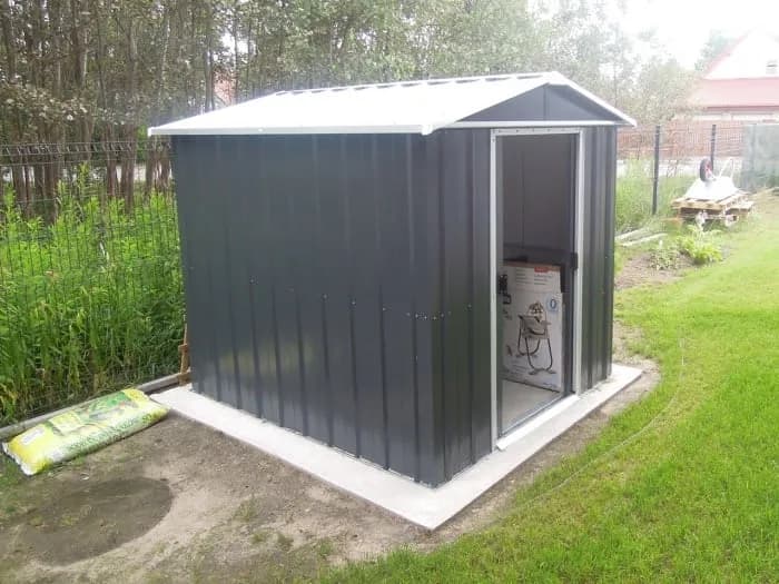 Jak zrobić wylewkę pod domek narzędziowy - uniknij najczęstszych błędów