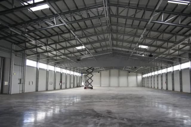 Ile kosztuje wybudowanie magazynu? Zaskakujące wydatki, które musisz znać