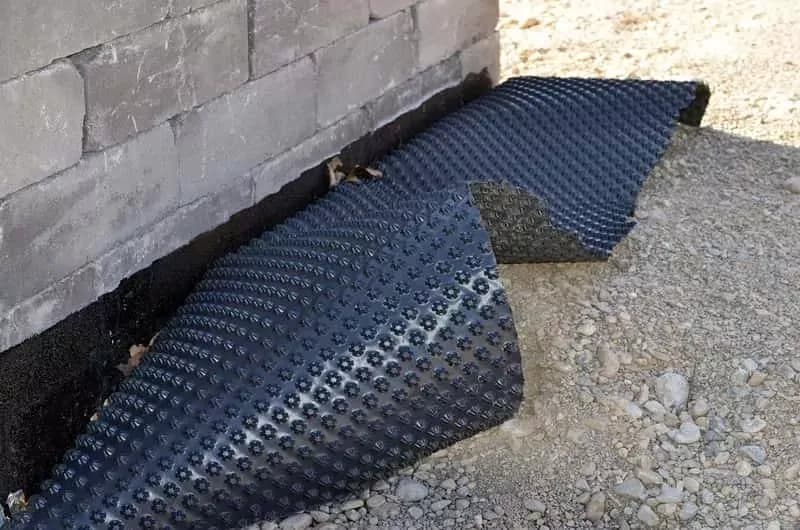 Jak obrobić folię kubełkową, aby uniknąć błędów i uszkodzeń