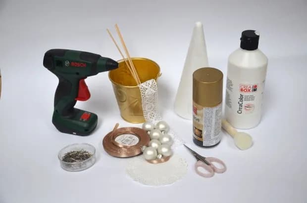 Jak ozdobić choinkę ze styropianu - proste i kreatywne pomysły